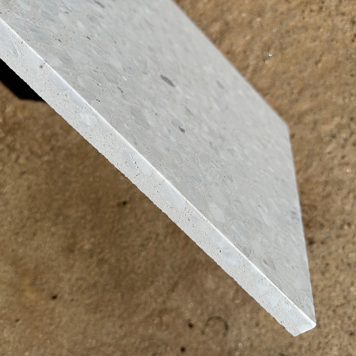 Concrete Collaborative | Venice Alabaster Large All White Chip 18x18