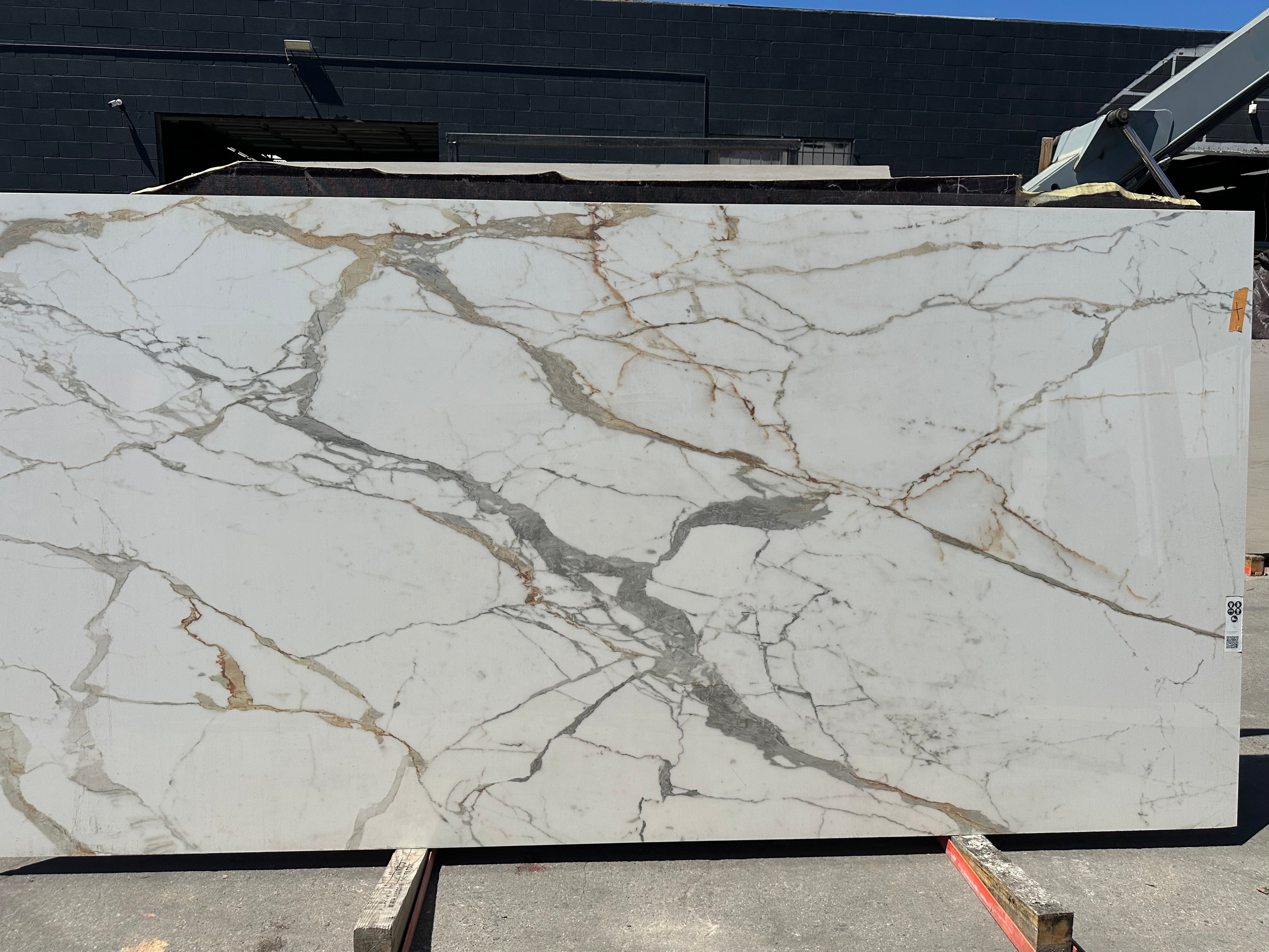 Florim | Eternal Gold A Porcelain Surface