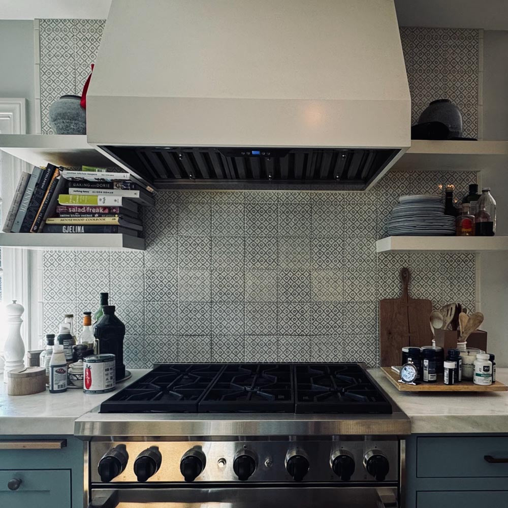 Everette and Blue | 6x6 Cinza Tile in Monique Pattern