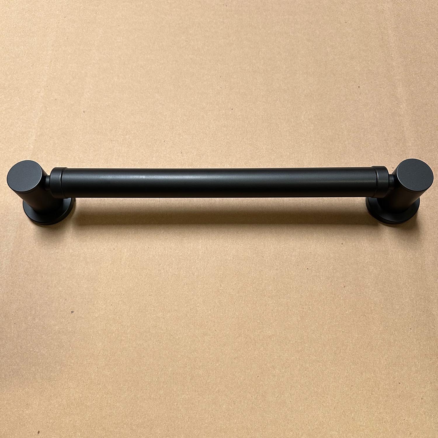 Graff | Artemis Round 16” Grab Bar in Matte Black