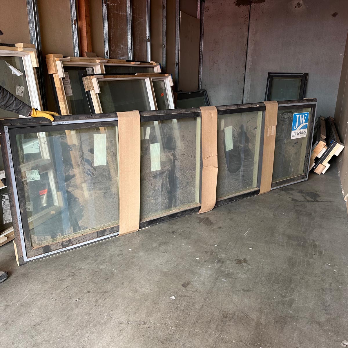 Jeld Wen | EpicVue Clad-Pine Window Casement W137 x H39.25 Lux Brnz Argon Glass