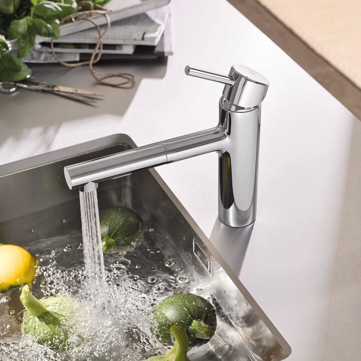 Grohe | Concetto Pull-Out Kitchen Faucet with 2-Function Locking Sprayer in Starlight Chrome